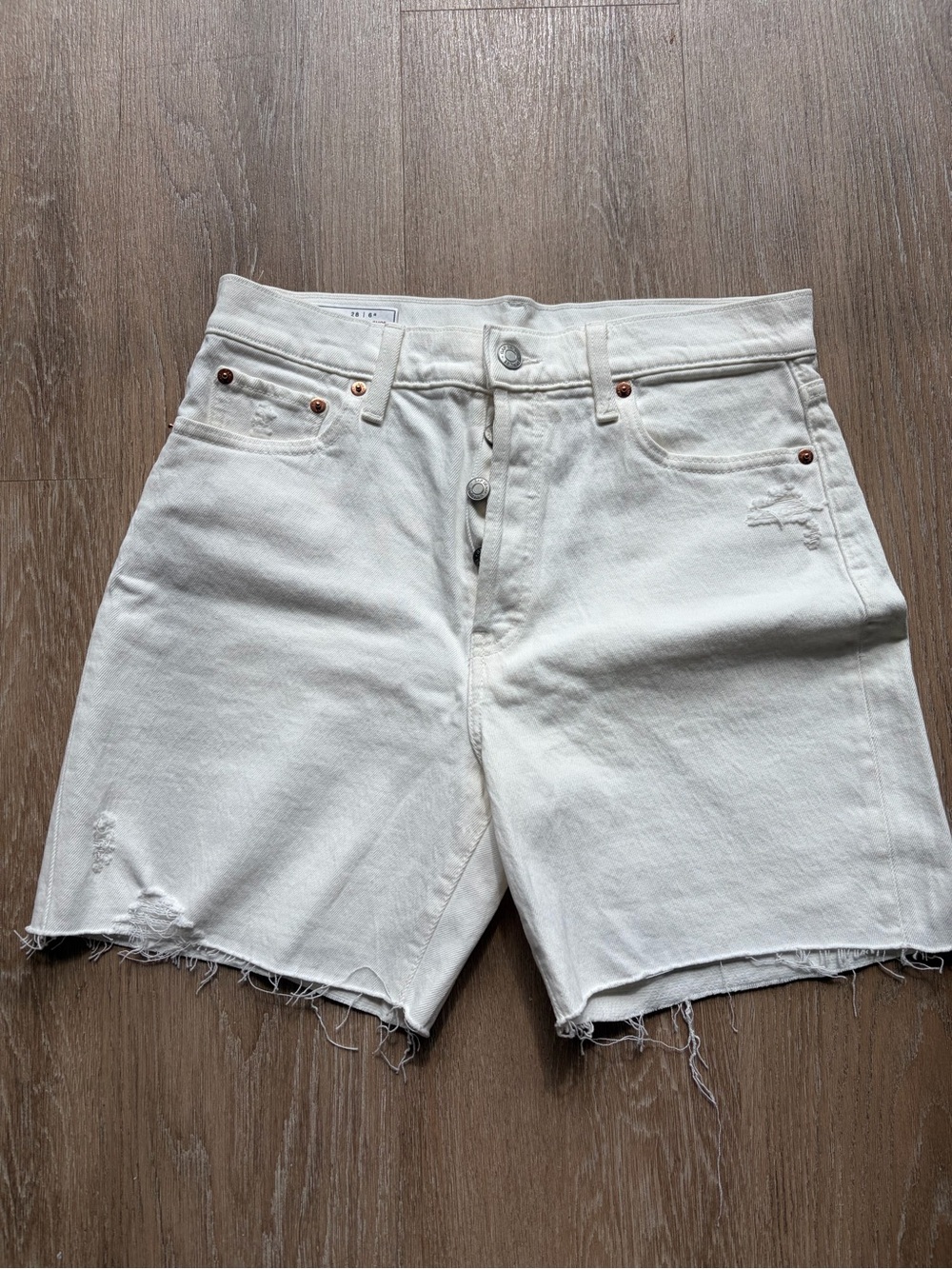 NWOT - GAP White High-Rise Frayed Hem Denim Shorts